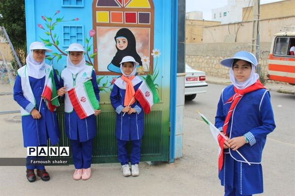 مدرسه مصلحیان شهرستان بوشهر کمک به سیل زدگان