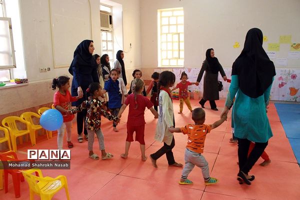 حضور رییس سازمان دانش آموزی خوزستان و مربیان پیشتاز در ارودگاههای اسکان سیل زدگان  حمیدیه