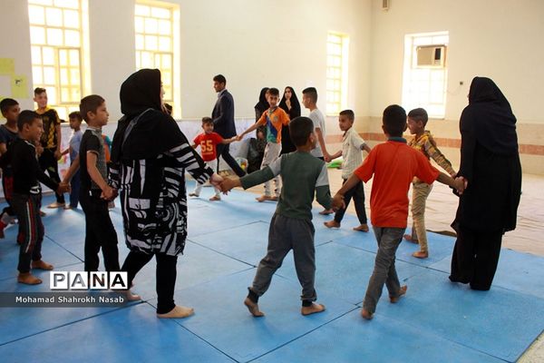 حضور رییس سازمان دانش آموزی خوزستان و مربیان پیشتاز در ارودگاههای اسکان سیل زدگان  حمیدیه