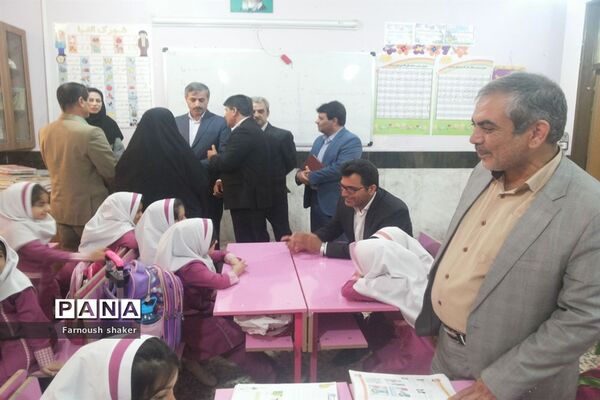 بازدید مدیرکل آموزش و پرورش استان بوشهر از دبستان مصلحیان