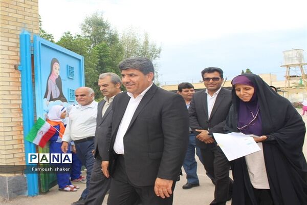 بازدید مدیرکل آموزش و پرورش استان بوشهر از دبستان مصلحیان