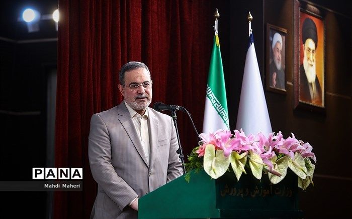 بطحایی: احتمال دارد در برخی از مدارس به‌ویژه در خوزستان سال تحصیلی را کوتاه‌تر کنیم