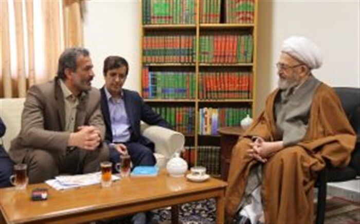 شهردار قم با آیت الله العظمی سبحانی دیدار کرد