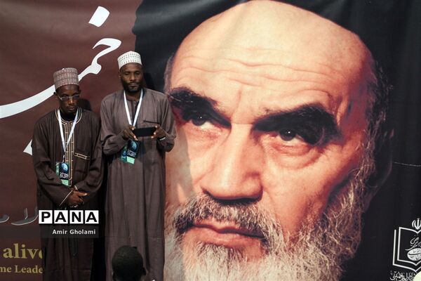 بازدید شرکت کنندگان ششمین دوره مسابقات بین المللی قرآن کریم از حسینیه جماران