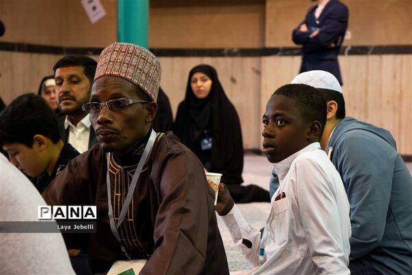 بازدید شرکت کنندگان ششمین دوره مسابقات بین المللی قرآن کریم از حسینیه جماران