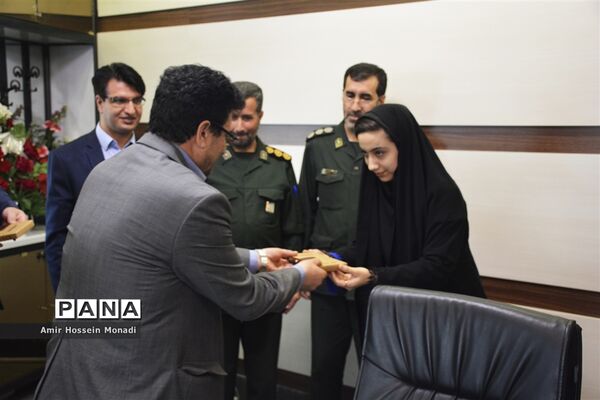 تجلیل مدیرکل آموزش و پرورش به همراه خبرنگاران پانا از مسئولان ارشد سپاه پاسداران