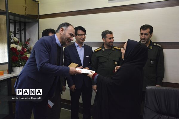 تجلیل مدیرکل آموزش و پرورش به همراه خبرنگاران پانا از مسئولان ارشد سپاه پاسداران