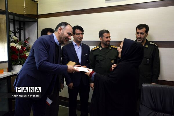 تجلیل مدیرکل آموزش و پرورش به همراه خبرنگاران پانا از مسئولان ارشد سپاه پاسداران