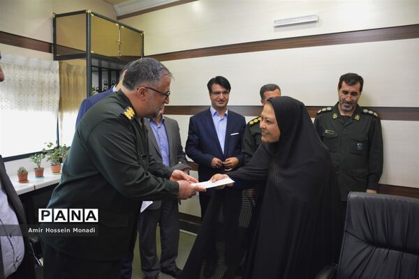 تجلیل مدیرکل آموزش و پرورش به همراه خبرنگاران پانا از مسئولان ارشد سپاه پاسداران