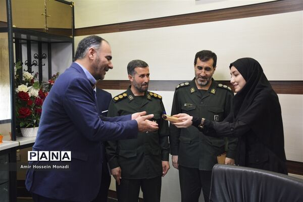 تجلیل مدیرکل آموزش و پرورش به همراه خبرنگاران پانا از مسئولان ارشد سپاه پاسداران