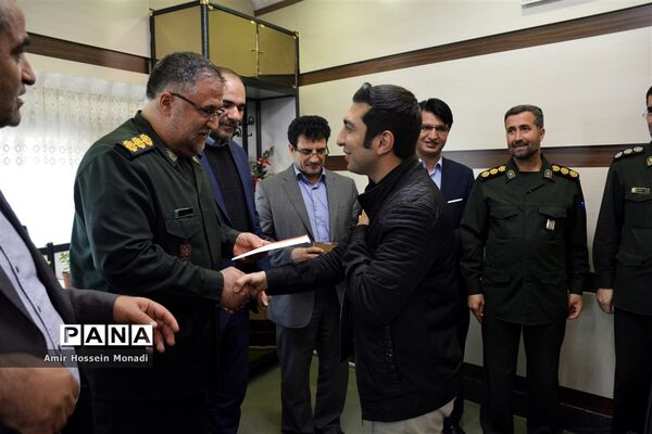 تجلیل مدیرکل آموزش و پرورش به همراه خبرنگاران پانا از مسئولان ارشد سپاه پاسداران