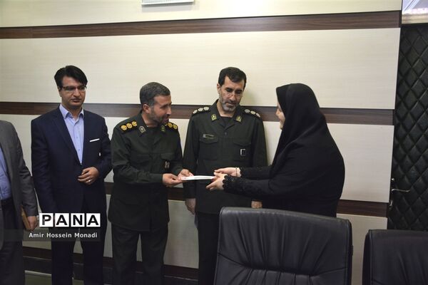 تجلیل مدیرکل آموزش و پرورش به همراه خبرنگاران پانا از مسئولان ارشد سپاه پاسداران