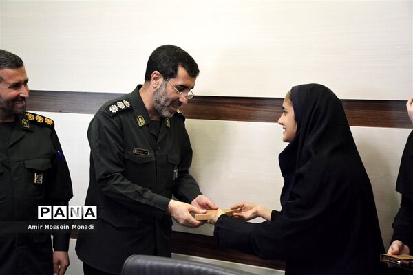 تجلیل مدیرکل آموزش و پرورش به همراه خبرنگاران پانا از مسئولان ارشد سپاه پاسداران