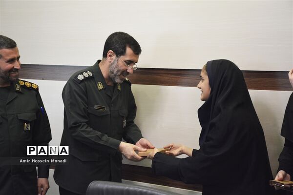 تجلیل مدیرکل آموزش و پرورش به همراه خبرنگاران پانا از مسئولان ارشد سپاه پاسداران