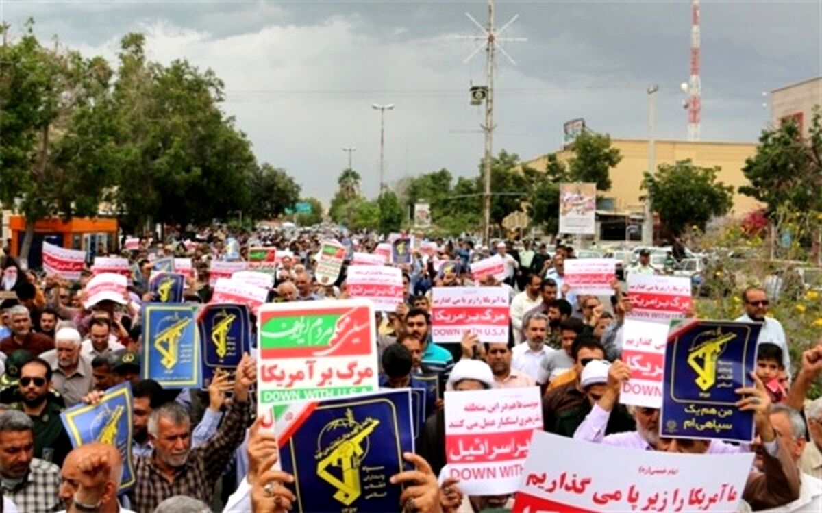 راهپیمایی نمازگزاران بوشهری در حمایت از سپاه پاسداران
