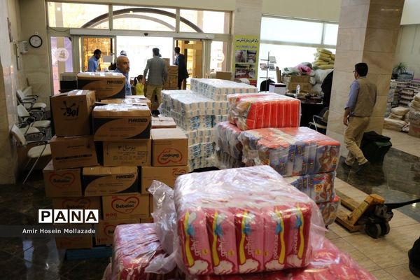 کمک‌های مردمی آذربایجان غربی به مناطق سیل زده