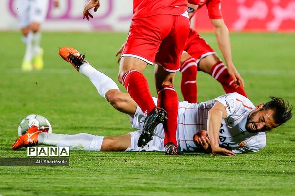 دیدار تیم‌های فوتبال پرسپولیس و سایپا