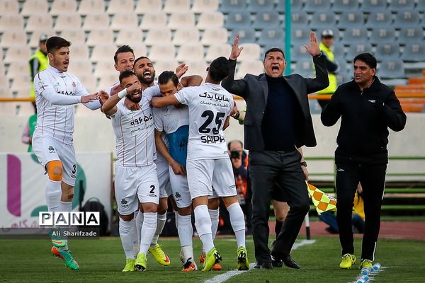 دیدار تیم‌های فوتبال پرسپولیس و سایپا