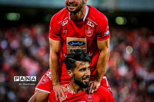 دیدار تیم‌های فوتبال پرسپولیس و سایپا