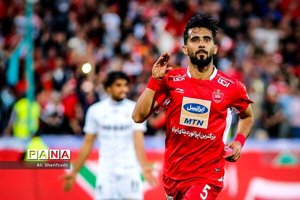 دیدار تیم‌های فوتبال پرسپولیس و سایپا
