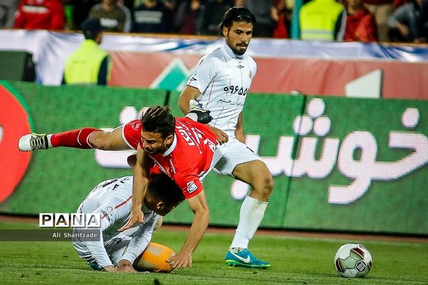 دیدار تیم‌های فوتبال پرسپولیس و سایپا
