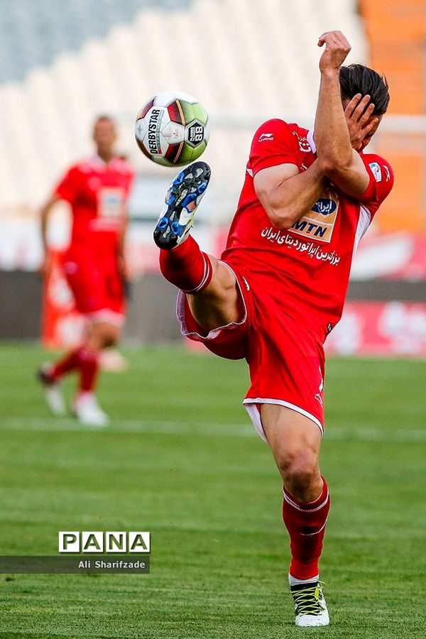 دیدار تیم‌های فوتبال پرسپولیس و سایپا