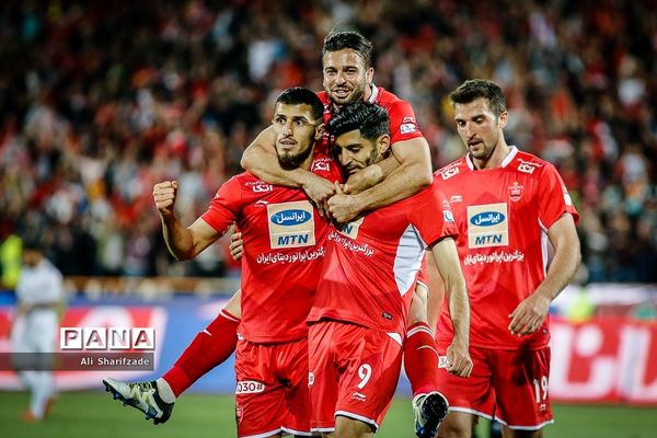 دیدار تیم‌های فوتبال پرسپولیس و سایپا