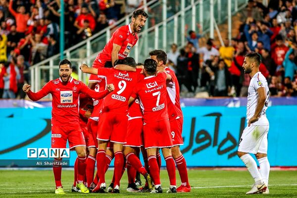 دیدار تیم‌های فوتبال پرسپولیس و سایپا