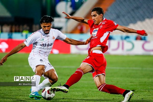دیدار تیم‌های فوتبال پرسپولیس و سایپا