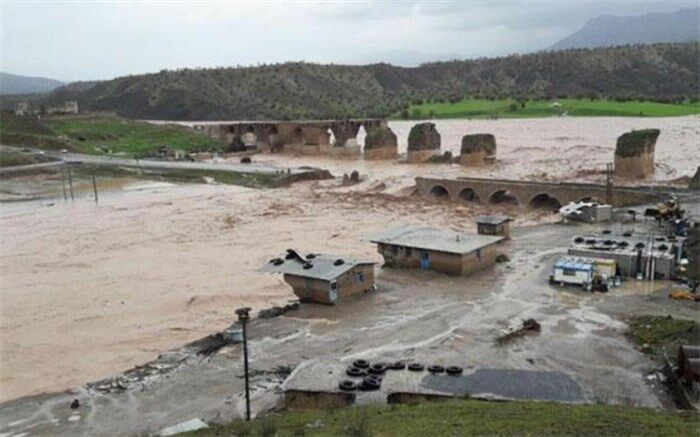 رستمیان، نماینده دلفان: هنوز ارتباط 30 تا 40 روستا با شهر برقرار نشده است