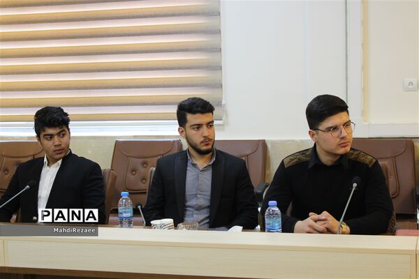نشست تشکل‌های دانش‌آموزی با مدیرکل آموزش و پرورش استان البرز