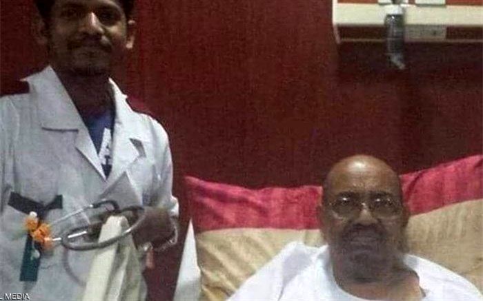 اولین عکس منتشر شده از عمرالبشیر پس از سرنگونی