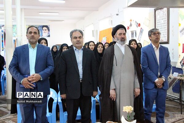 نمایشگاه عفاف و حجاب در دبیرستان نمونه تقوی شهرستان بیرجند