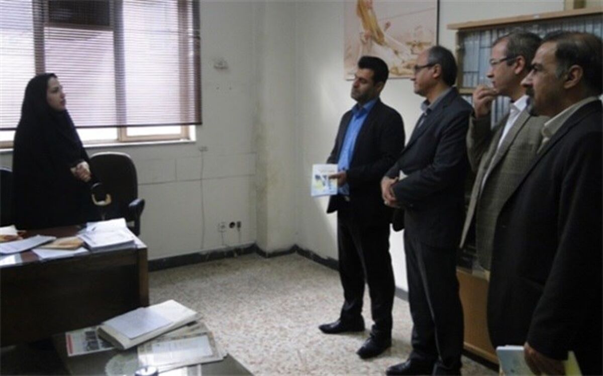 دیدار نوروزی مدیر آموزش و پرورش ناحیه دو شهر ری  با کارکنان اداری