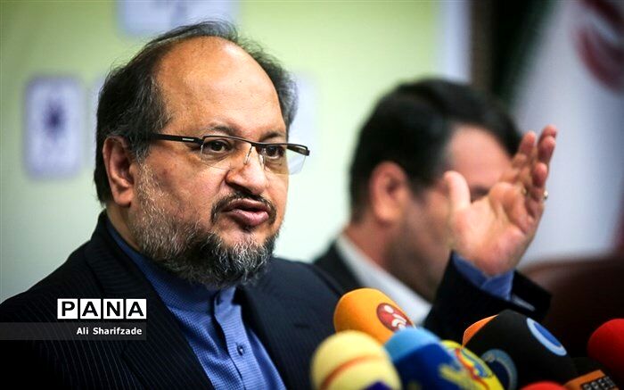 شریعتمداری:  مناطق سیل زده نباید آوردگاه جناح‌های سیاسی باشد