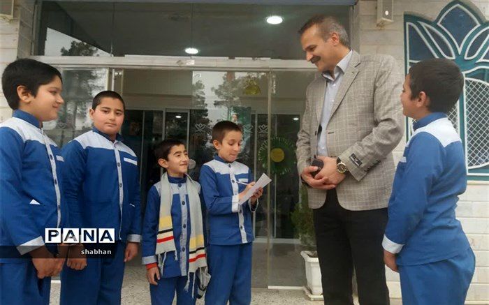 فراگیری هنر نیاز به مربیان با دانش دارد و باید از تجربه و دانش همزمان بهره برد