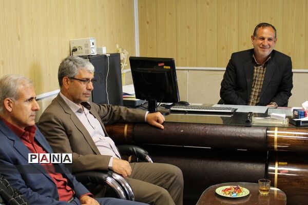 دیدار رئیس سازمان دانش‌آموزی کهگیلویه و بویراحمد با مدیر‌کل و معاونان آموزش و پرورش به مناسبت سال جدید