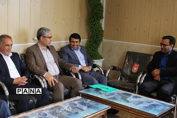 دیدار رئیس سازمان دانش‌آموزی کهگیلویه و بویراحمد با مدیر‌کل و معاونان آموزش و پرورش به مناسبت سال جدید