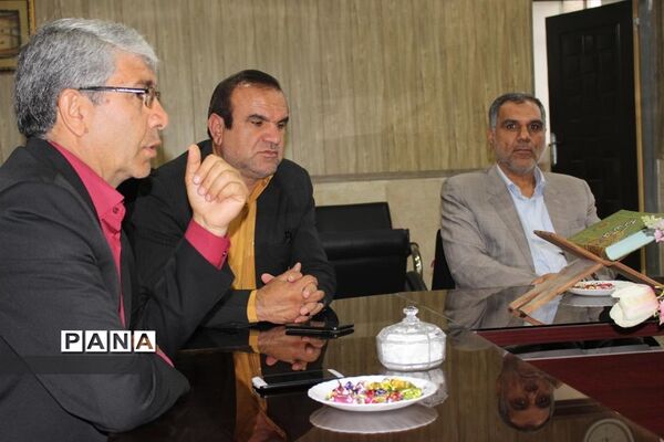 دیدار رئیس سازمان دانش‌آموزی کهگیلویه و بویراحمد با مدیر‌کل و معاونان آموزش و پرورش به مناسبت سال جدید