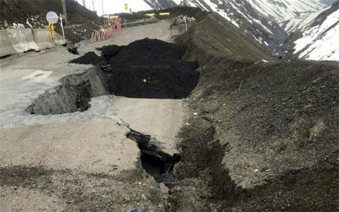 فرونشست زمین در جاده کرج - چالوس