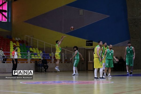دیدار تیم‌های بسکتبال پالایش نفت آبادان  و ذوب آهن اصفهان