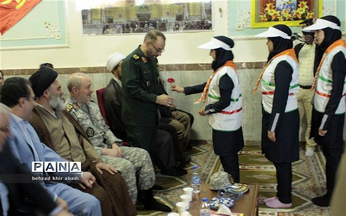 گرامیداشت روز پاسدار توسط دانش آموزان پیشتاز استان کردستان