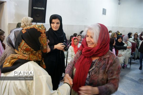 بازدید رئیس انجمن بین المللی مدارس مددکاری اجتماعی و هیات همراه از مراکز خدماتی شهرقدس