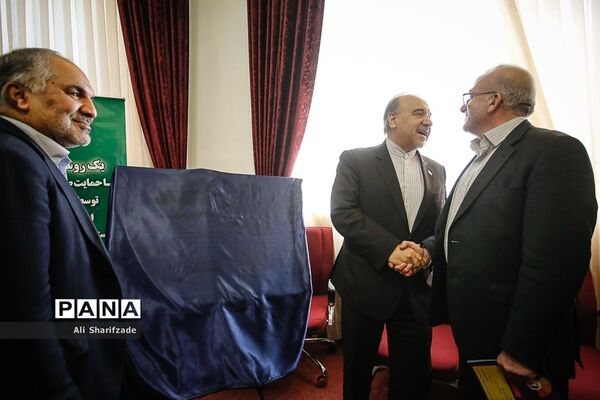 مراسم رونمایی از طرح های اشتغال زایی جوانان