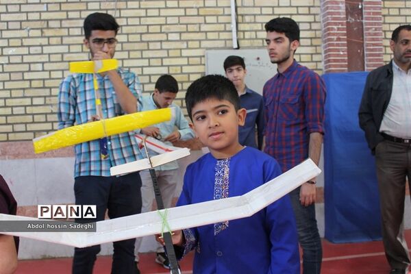 مسابقات گلایدر دانش‌آموزان پسر شهرستان بوشهر