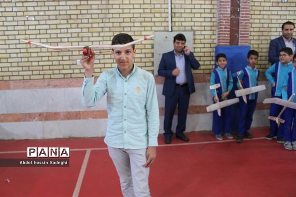 مسابقات گلایدر دانش‌آموزان پسر شهرستان بوشهر
