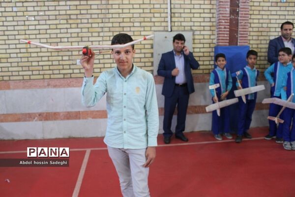 مسابقات گلایدر دانش‌آموزان پسر شهرستان بوشهر