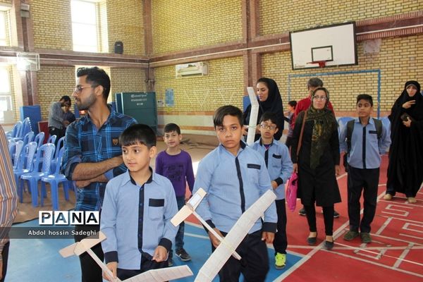 مسابقات گلایدر دانش‌آموزان پسر شهرستان بوشهر