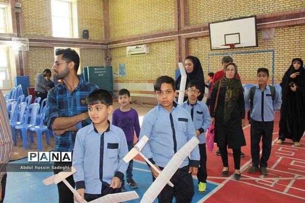 مسابقات گلایدر دانش‌آموزان پسر شهرستان بوشهر