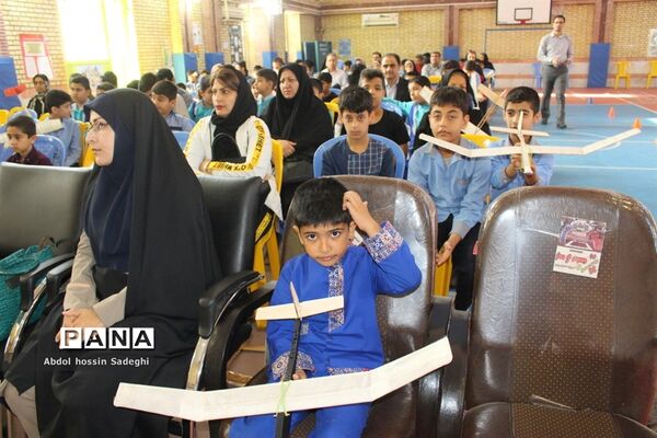 مسابقات گلایدر دانش‌آموزان پسر شهرستان بوشهر